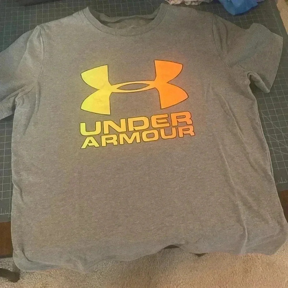Boys Gray Under Armor Tee In Size Large - Picture 1 of 3